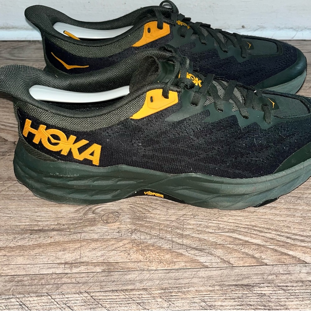 Hoka One Men’s Speedgoat 5 GTX Black Hiking Trail Shoes size 9.5